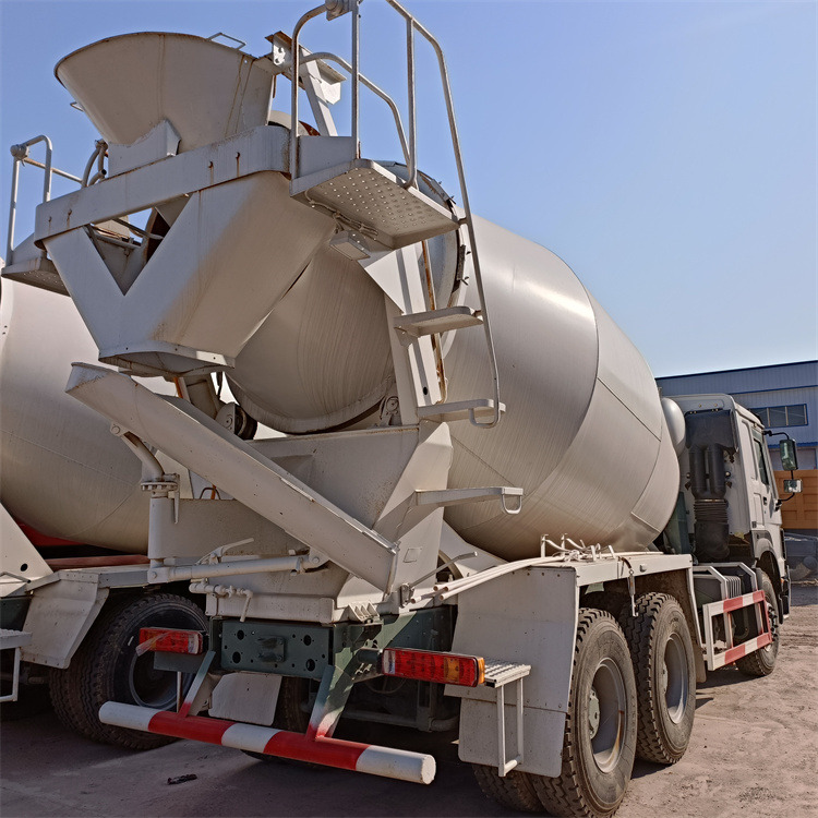 HOWO HOWO-mixer pump truck - Betonpompa: foto 5 HOWO HOWO-mixer pump truck - Betonpompa: foto 5