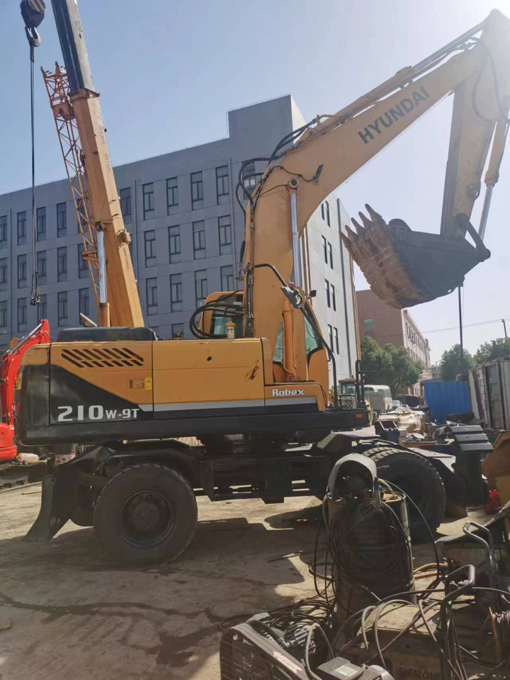 HYUNDAI R210W-9 - Escavatore gommato: foto 1 HYUNDAI R210W-9 - Escavatore gommato: foto 1