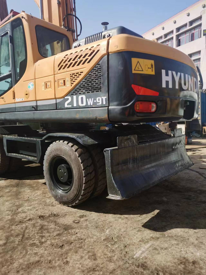 HYUNDAI R210W-9 - Escavatore gommato: foto 5 HYUNDAI R210W-9 - Escavatore gommato: foto 5