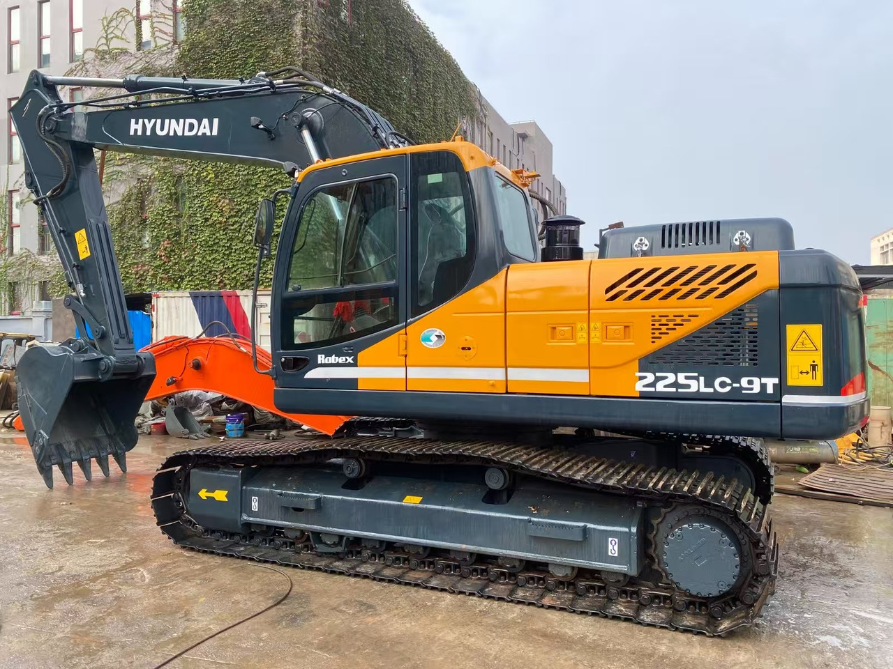 HYUNDAI R225LC-9T - Escavatore cingolato: foto 4 HYUNDAI R225LC-9T - Escavatore cingolato: foto 4