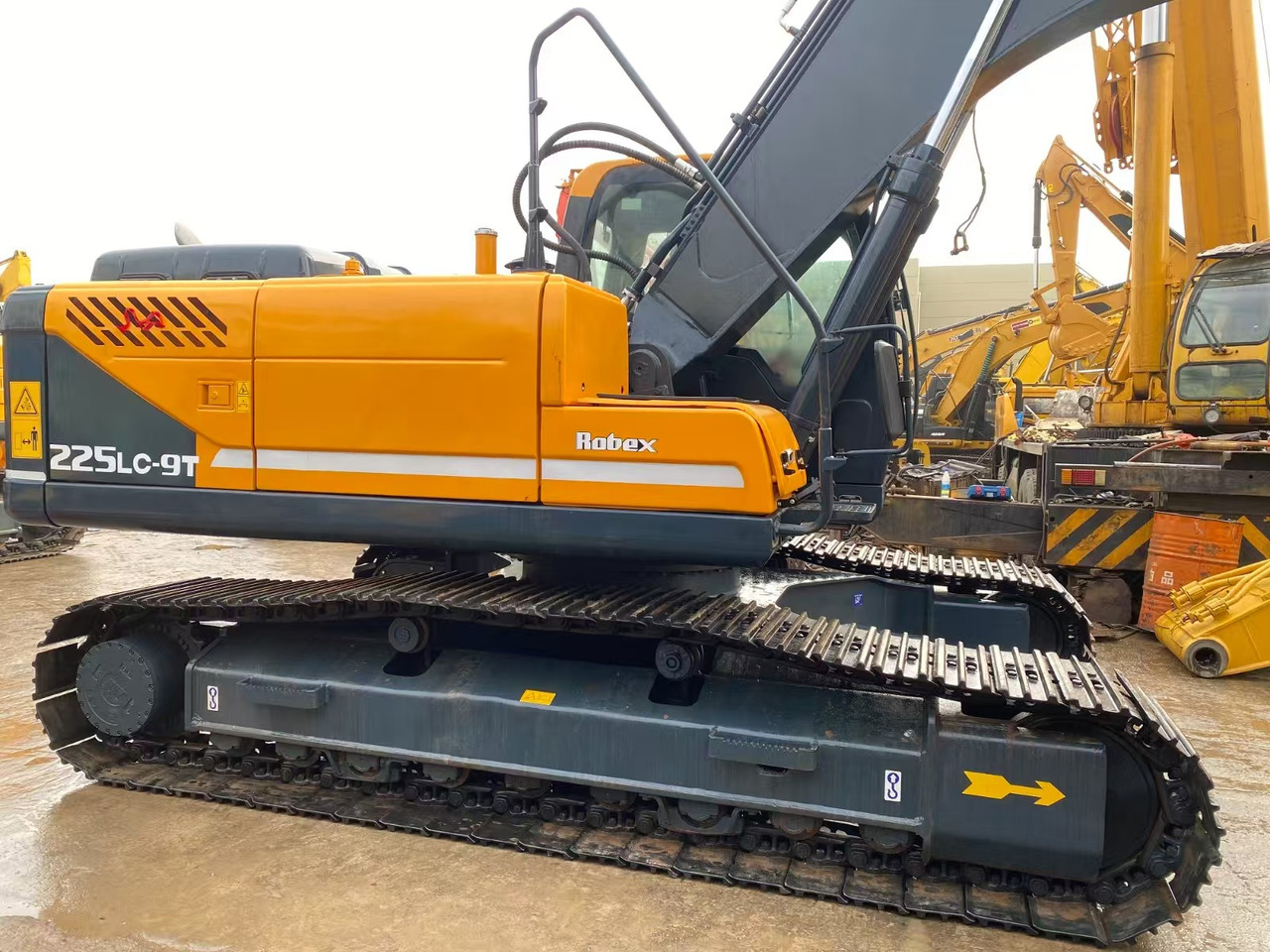 HYUNDAI R225LC-9T - Escavatore cingolato: foto 3 HYUNDAI R225LC-9T - Escavatore cingolato: foto 3