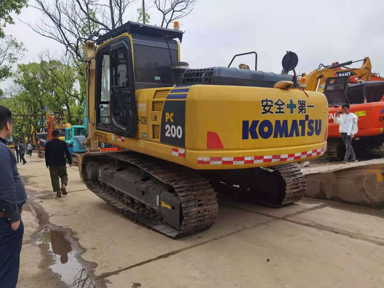 KOMATSU PC200-8 - Escavatore cingolato: foto 2 KOMATSU PC200-8 - Escavatore cingolato: foto 2