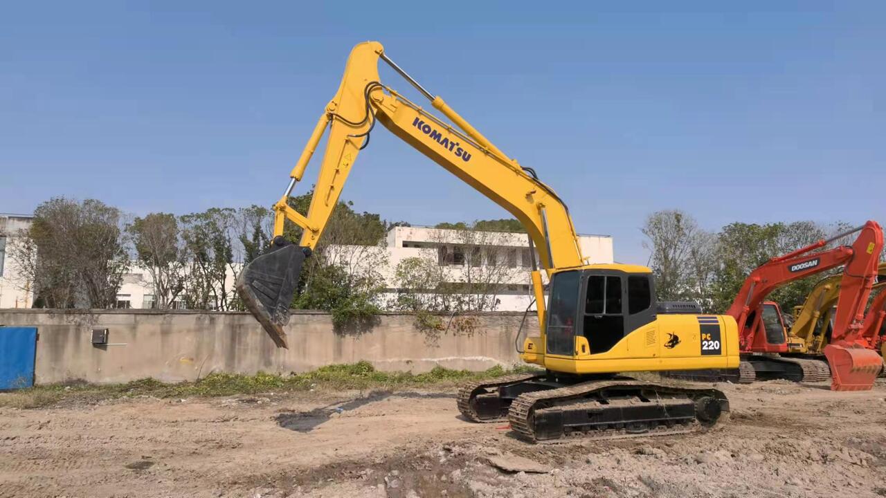 KOMATSU PC220-7 - Escavatore cingolato: foto 2 KOMATSU PC220-7 - Escavatore cingolato: foto 2
