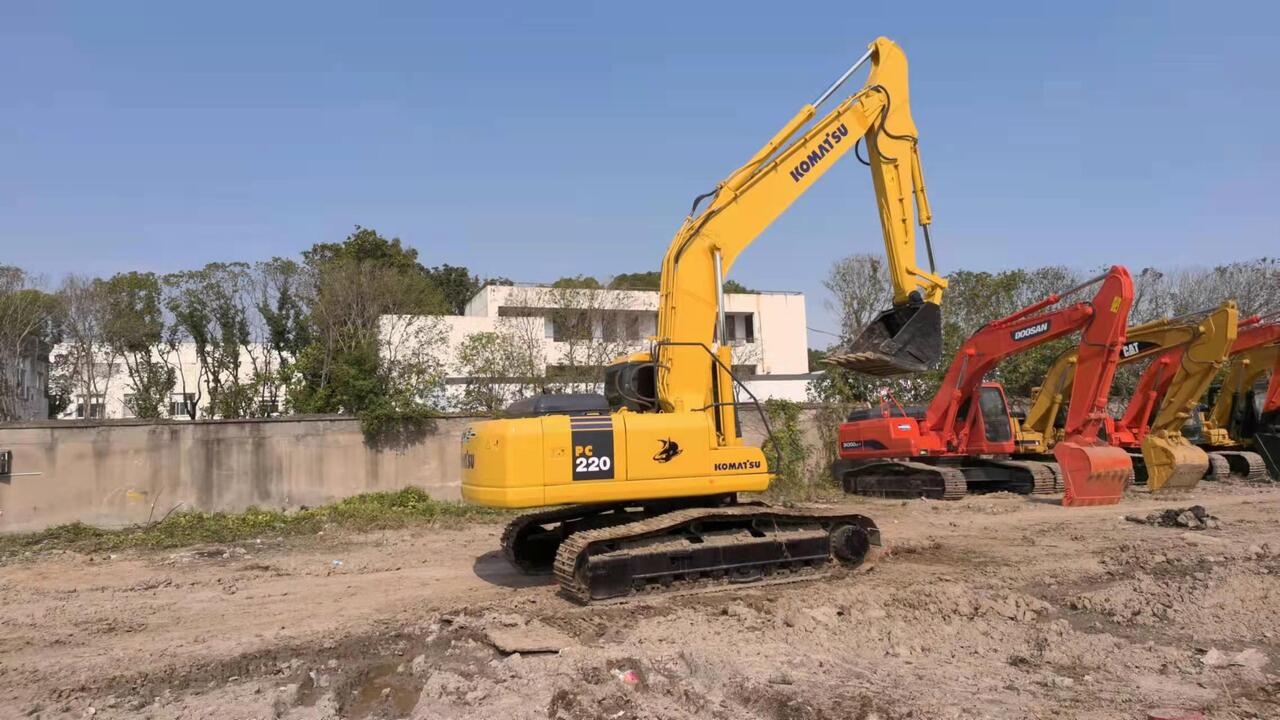 KOMATSU PC220-7 - Escavatore cingolato: foto 4 KOMATSU PC220-7 - Escavatore cingolato: foto 4