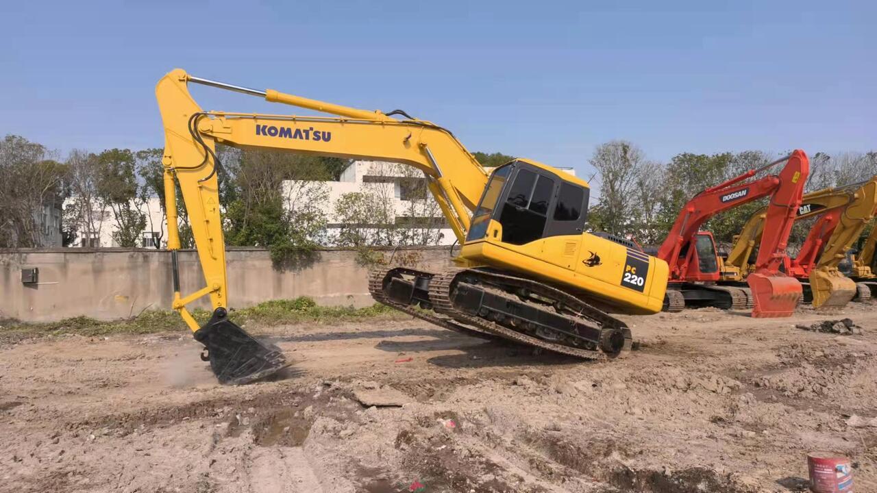 KOMATSU PC220-7 - Escavatore cingolato: foto 1 KOMATSU PC220-7 - Escavatore cingolato: foto 1