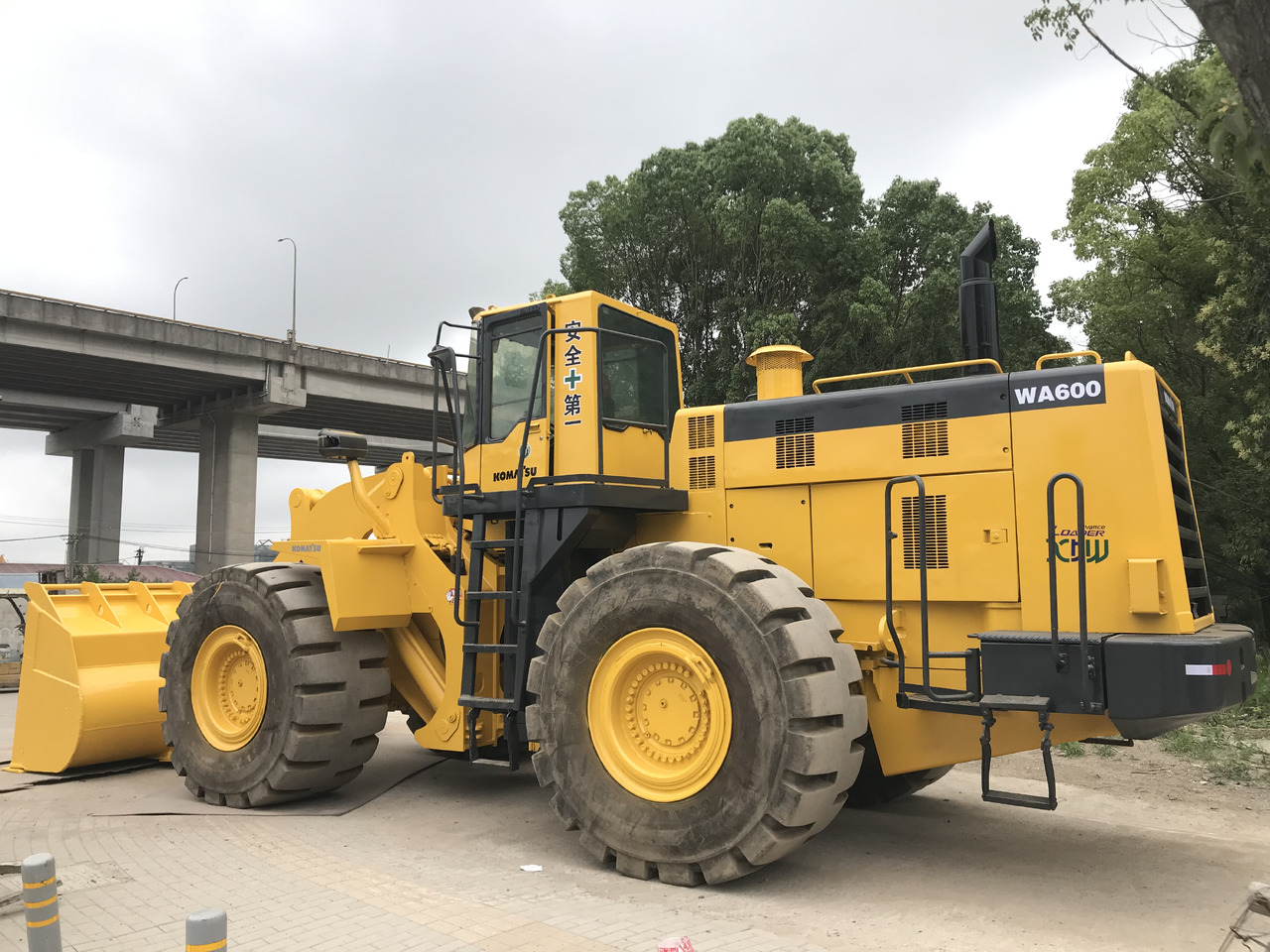 KOMATSU WA600-3 - Pala gommata: foto 4 KOMATSU WA600-3 - Pala gommata: foto 4