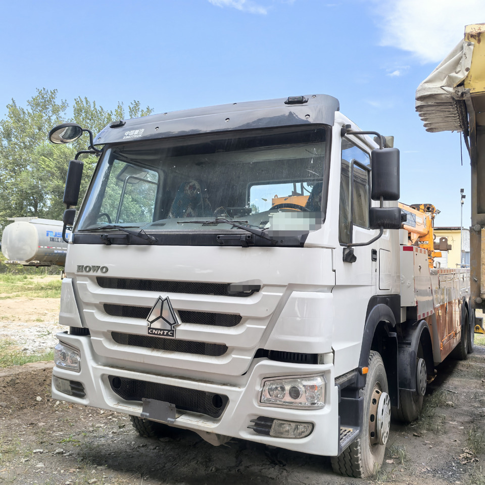 SINOTRUK Howo 8x4 - Camion con gru: foto 2 SINOTRUK Howo 8x4 - Camion con gru: foto 2