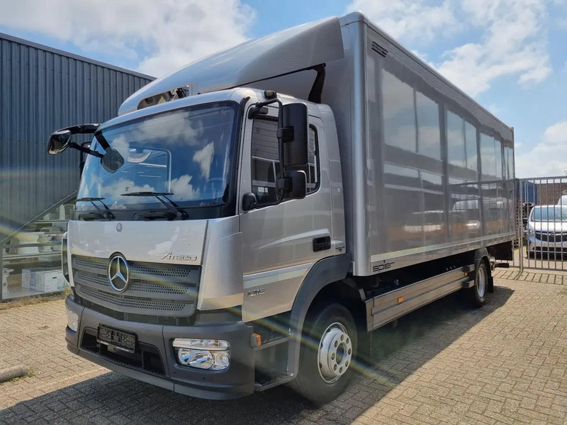 Mercedes-Benz Atego 1218 Koffer/ Ladebordwand/ Airco/ Grau Metallic - Autocarro furgonato: foto 5 Mercedes-Benz Atego 1218 Koffer/ Ladebordwand/ Airco/ Grau Metallic - Autocarro furgonato: foto 5
