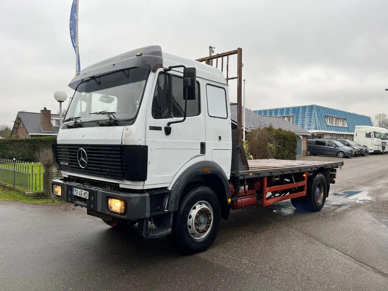 Mercedes-Benz SK 1850 V8 MANUAL GEARBOX BIG AXLE FULL STEEL SPRING RETARDER - Autocarro con pianale/ Cassone fisso: foto 1 Mercedes-Benz SK 1850 V8 MANUAL GEARBOX BIG AXLE FULL STEEL SPRING RETARDER - Autocarro con pianale/ Cassone fisso: foto 1