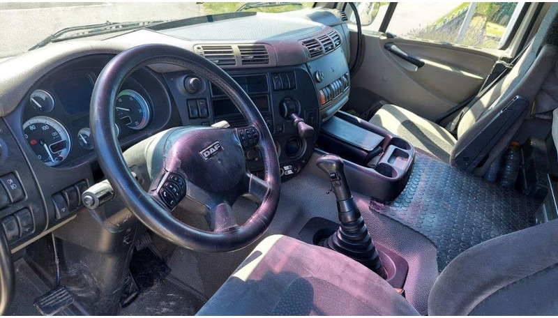 Foto d'interni 1: Trattore stradale DAF CF 85.410 4x2 MANUAL 410 POWER