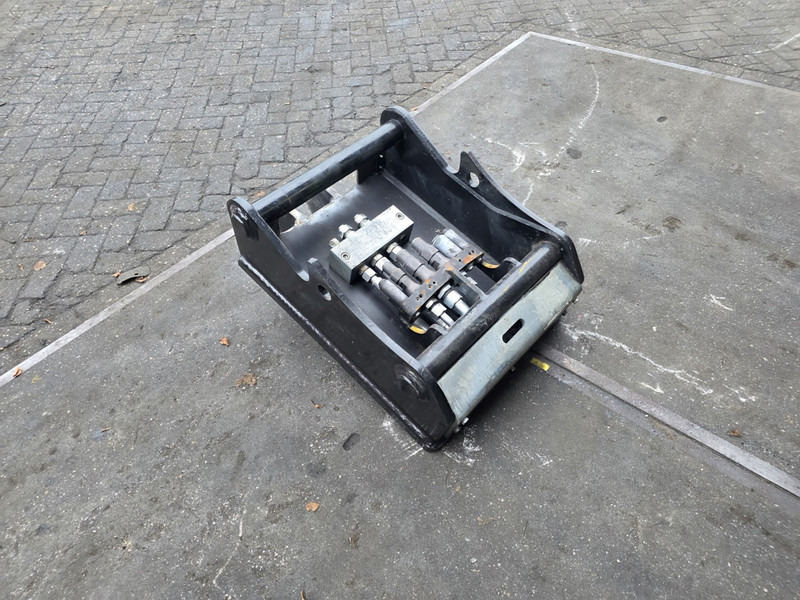 Oilquick kopplaat oq70/55 adaptor plate oilquick 70 55 steelwrist - Attacco rapido per Macchina da cantiere: foto 3 Oilquick kopplaat oq70/55 adaptor plate oilquick 70 55 steelwrist - Attacco rapido per Macchina da cantiere: foto 3