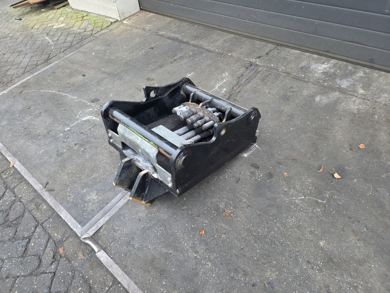 Oilquick kopplaat oq70/55 adaptor plate oilquick 70 55 steelwrist - Attacco rapido per Macchina da cantiere: foto 2 Oilquick kopplaat oq70/55 adaptor plate oilquick 70 55 steelwrist - Attacco rapido per Macchina da cantiere: foto 2