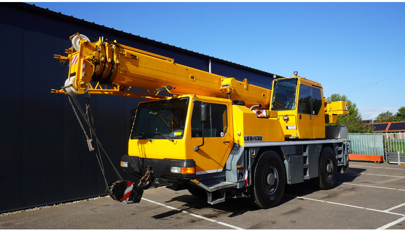 Liebherr LTM 1030-2.1 WITH JIB - Camion con gru: foto 4 Liebherr LTM 1030-2.1 WITH JIB - Camion con gru: foto 4