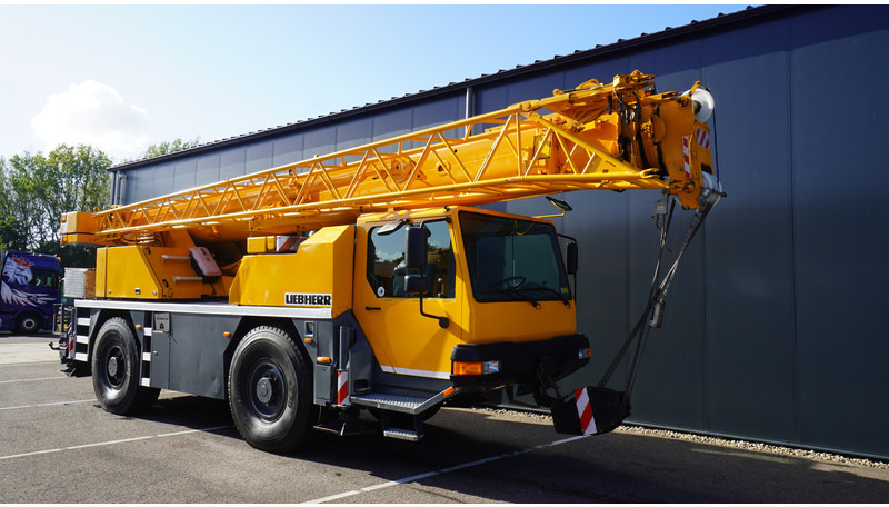 Liebherr LTM 1030-2.1 WITH JIB - Camion con gru: foto 3 Liebherr LTM 1030-2.1 WITH JIB - Camion con gru: foto 3