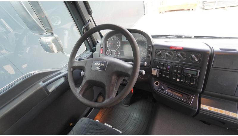 Camion con gru MAN TGM 26.290 TIPPER WITH HMF 1643 Z2 CRANE: foto 7