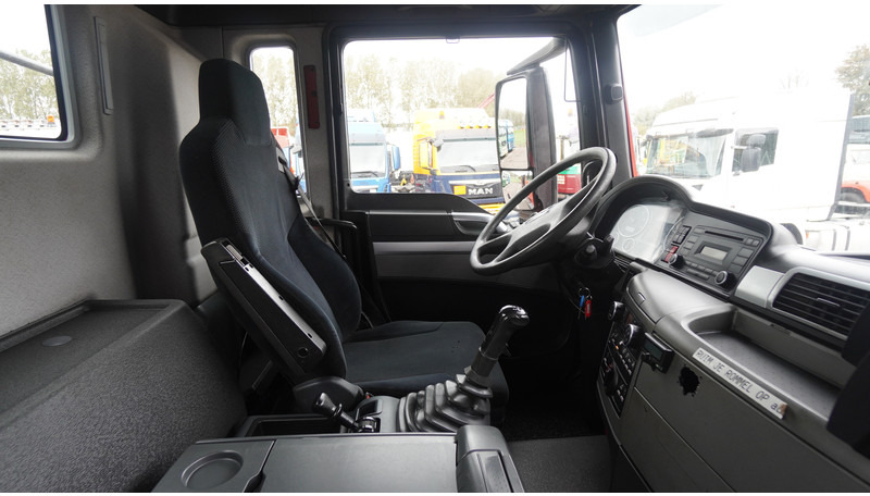 Camion con gru MAN TGS 28.400 6X6 2 SIDE TIPPER WITH HMF 1643 CRANE 376.400KM: foto 6