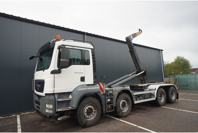 MAN TGS 35.400 8x4 HOOKARM SYSTEM MANUAL GEARBOX - Autocarro scarrabile: foto 2 MAN TGS 35.400 8x4 HOOKARM SYSTEM MANUAL GEARBOX - Autocarro scarrabile: foto 2
