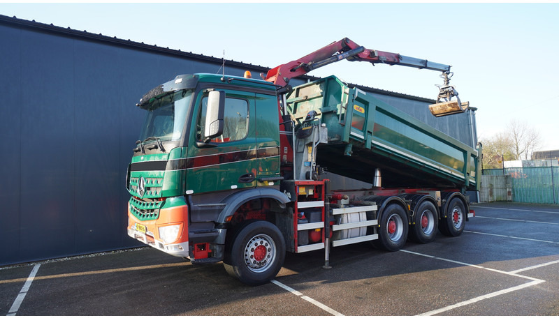 Mercedes-Benz AROCS 3542 8X4 2 SIDE TIPPER WITH HMF Z 1943 CRANE 407.000KM - Camion con gru: foto 2 Mercedes-Benz AROCS 3542 8X4 2 SIDE TIPPER WITH HMF Z 1943 CRANE 407.000KM - Camion con gru: foto 2