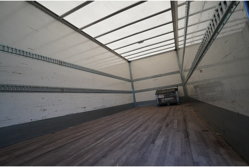 Volvo FL 280 CLOSED BOX BROKEN ENGINE NOT DRIVABLE - Autocarro furgonato: foto 4 Volvo FL 280 CLOSED BOX BROKEN ENGINE NOT DRIVABLE - Autocarro furgonato: foto 4