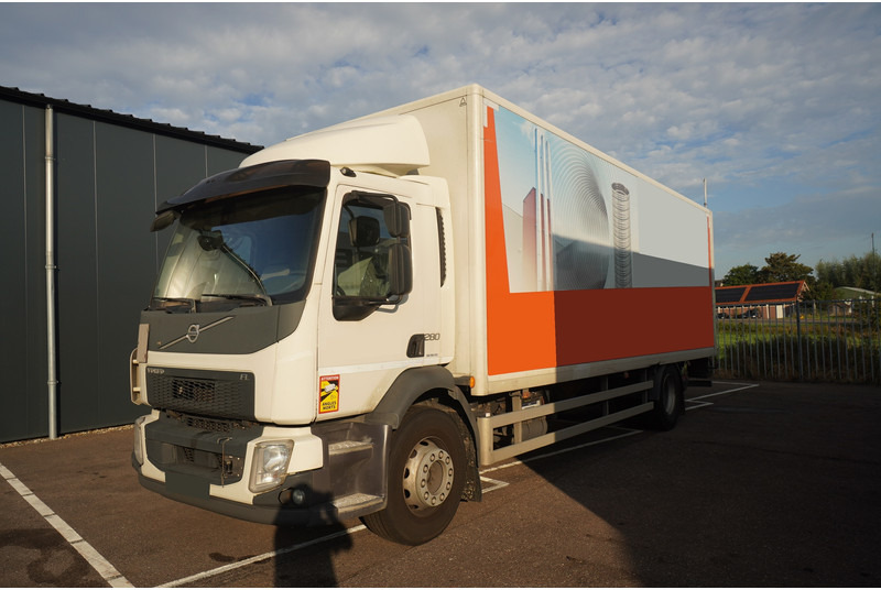 Volvo FL 280 CLOSED BOX BROKEN ENGINE NOT DRIVABLE - Autocarro furgonato: foto 2 Volvo FL 280 CLOSED BOX BROKEN ENGINE NOT DRIVABLE - Autocarro furgonato: foto 2