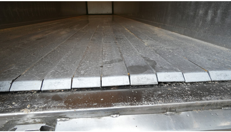 Kraker 3 AXLE WALKING FLOOR TRAILER - Semirimorchio piano mobile: foto 5 Kraker 3 AXLE WALKING FLOOR TRAILER - Semirimorchio piano mobile: foto 5