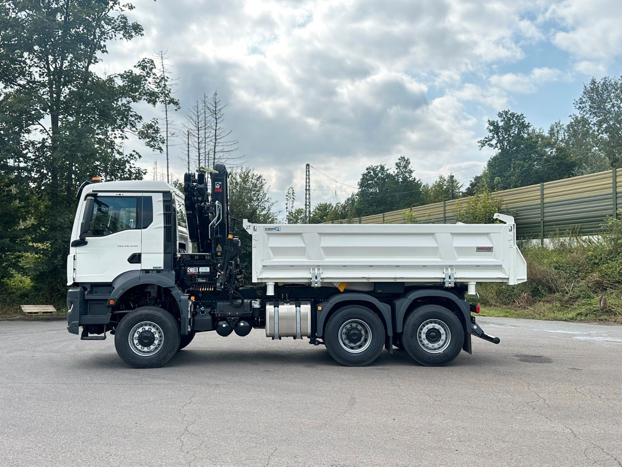 MAN TGS 28.440 6x4-4/3-Seiten- Kipper / Hiab 138-3 - Autocarro ribaltabile, Camion con gru: foto 4 MAN TGS 28.440 6x4-4/3-Seiten- Kipper / Hiab 138-3 - Autocarro ribaltabile, Camion con gru: foto 4