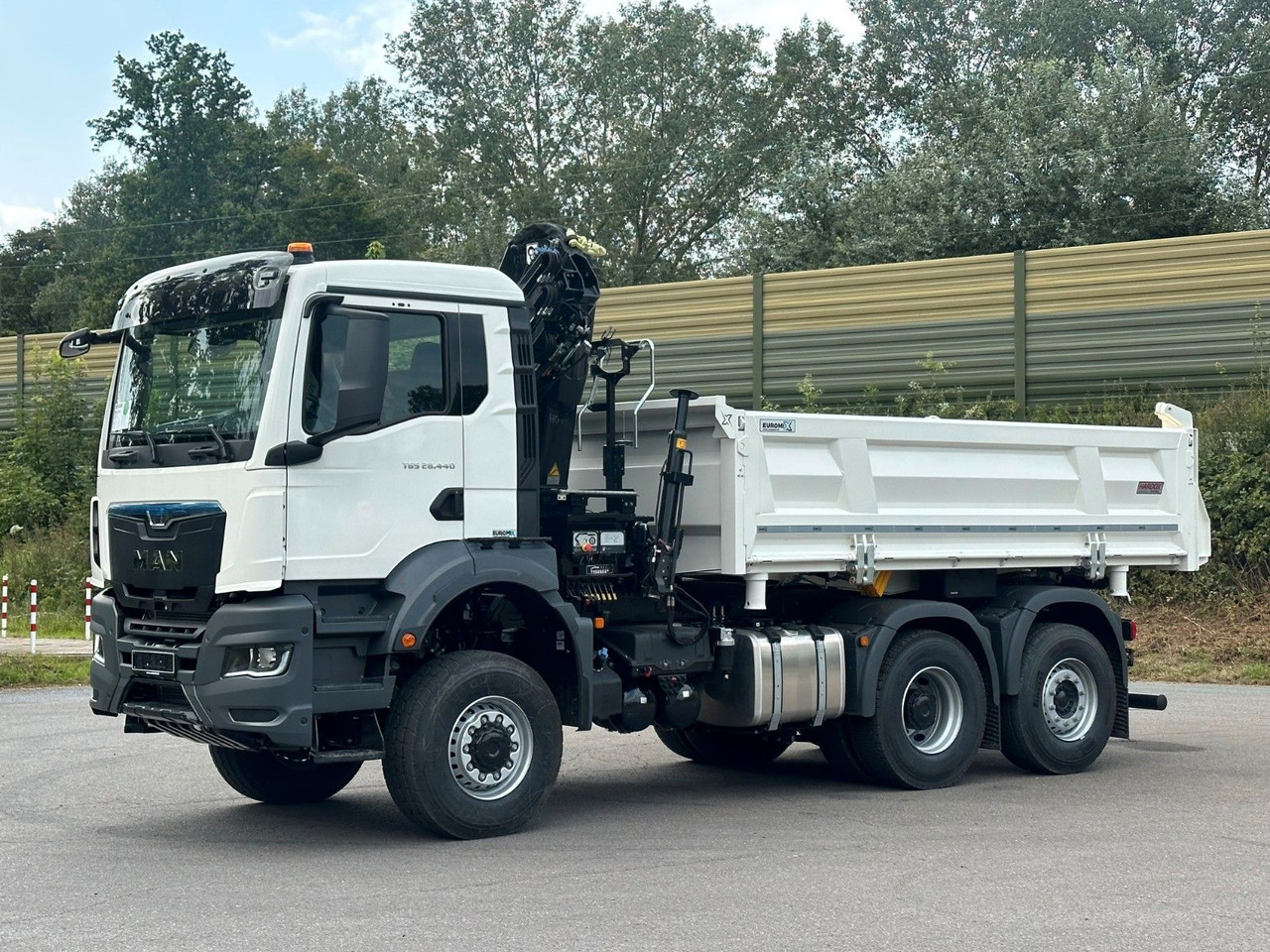MAN TGS 28.440 6x4-4/3-Seiten- Kipper / Hiab 138-3 - Autocarro ribaltabile, Camion con gru: foto 2 MAN TGS 28.440 6x4-4/3-Seiten- Kipper / Hiab 138-3 - Autocarro ribaltabile, Camion con gru: foto 2