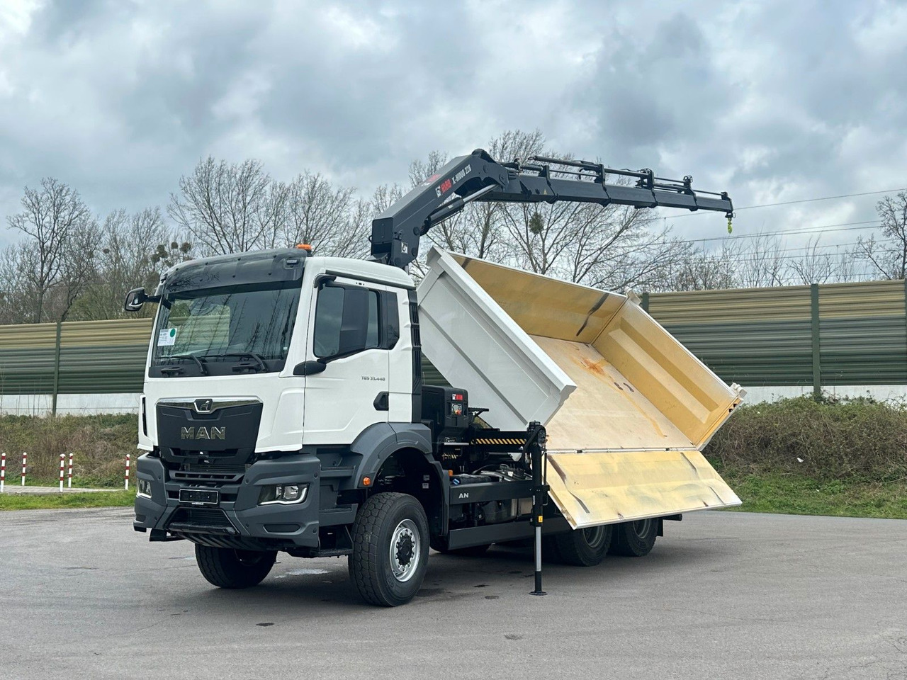 MAN TGS 33.440 6x6 /3-Seiten- Kipper / HIAB 228-4 - Autocarro ribaltabile, Camion con gru: foto 1 MAN TGS 33.440 6x6 /3-Seiten- Kipper / HIAB 228-4 - Autocarro ribaltabile, Camion con gru: foto 1