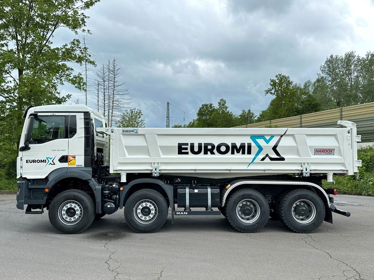 MAN TGS 35.480 8x4 EuromixMTP 2-Seiten-Kipper - Autocarro ribaltabile: foto 4 MAN TGS 35.480 8x4 EuromixMTP 2-Seiten-Kipper - Autocarro ribaltabile: foto 4