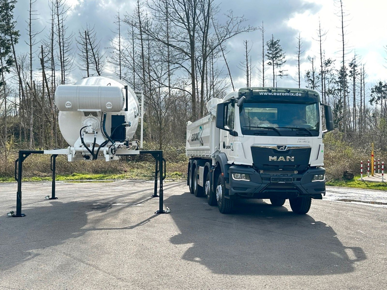 MAN TGS 41.440 8x4 WECHSELSYSTEM KIPPER+MISCHER - Autocarro ribaltabile: foto 4 MAN TGS 41.440 8x4 WECHSELSYSTEM KIPPER+MISCHER - Autocarro ribaltabile: foto 4