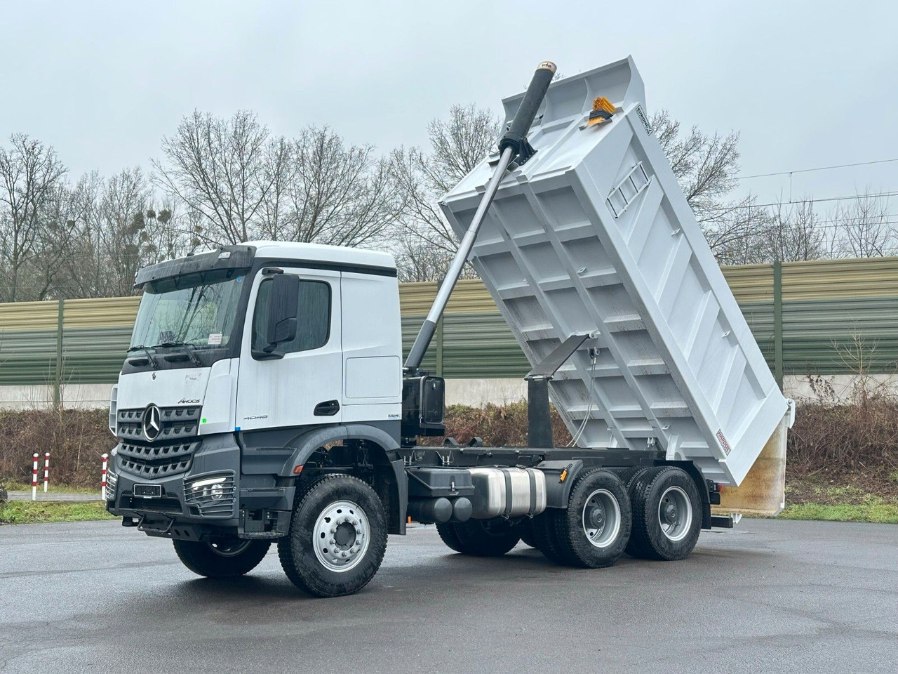 Mercedes-Benz 4048 6X4 Arcos 5 EuromixMTP Dumper Kipper - Autocarro ribaltabile: foto 1 Mercedes-Benz 4048 6X4 Arcos 5 EuromixMTP Dumper Kipper - Autocarro ribaltabile: foto 1