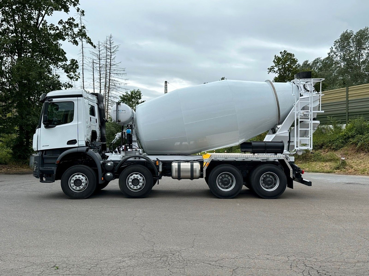 Mercedes-Benz AROCS 5 4142 B 8X4 Euro 3 EuromixMTP EM 10 - Autobetoniera: foto 4 Mercedes-Benz AROCS 5 4142 B 8X4 Euro 3 EuromixMTP EM 10 - Autobetoniera: foto 4
