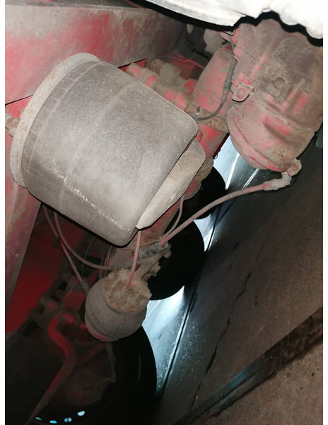 Curtain semi-trailer with used aboveground 2700 &4850L tanks Gas, Gaz, LPG, GPL, Propane, Butane tank ID 8.370 - Semirimorchio cisterna: foto 4 Curtain semi-trailer with used aboveground 2700 &4850L tanks Gas, Gaz, LPG, GPL, Propane, Butane tank ID 8.370 - Semirimorchio cisterna: foto 4