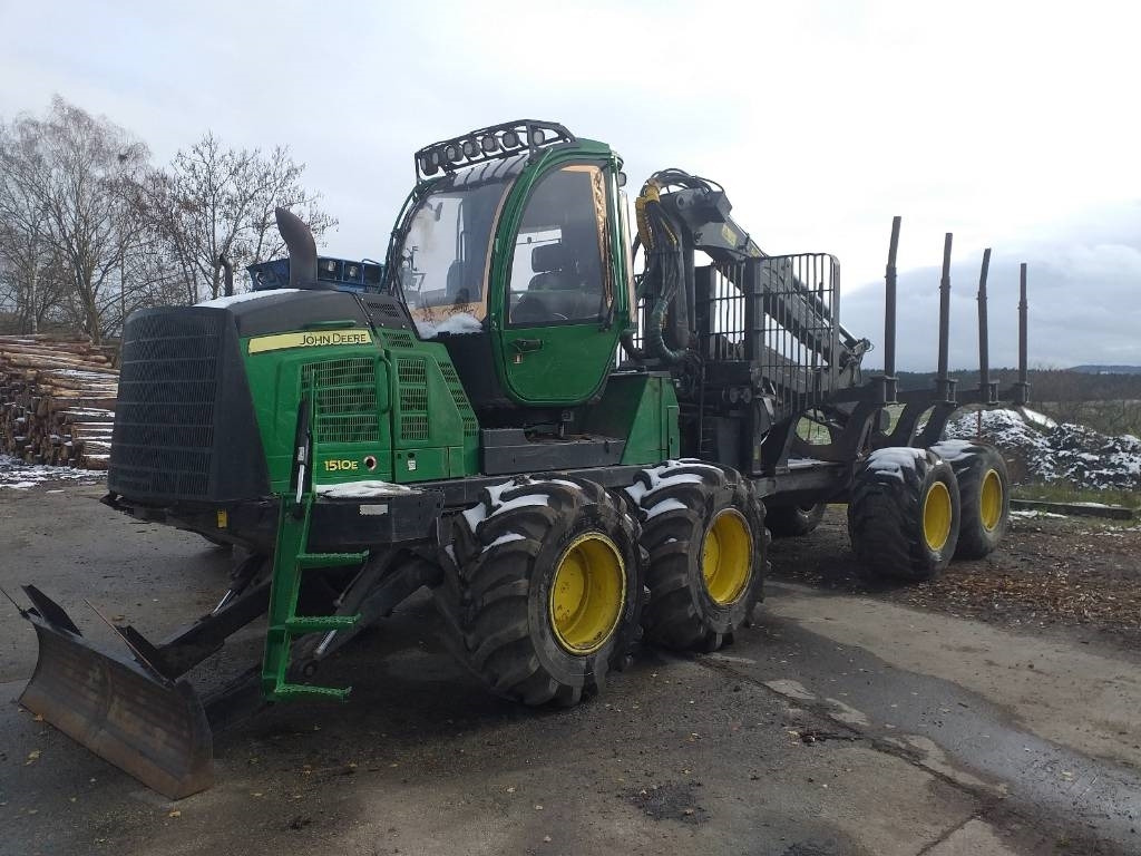 John Deere 1510 E - Forwarder: foto 1 John Deere 1510 E - Forwarder: foto 1