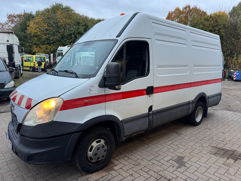 Iveco Daily **35C15-EURO 5-MOTOR 3.0** - Furgone chiuso: foto 2 Iveco Daily **35C15-EURO 5-MOTOR 3.0** - Furgone chiuso: foto 2