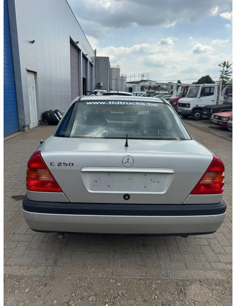 Mercedes-Benz C-Klasse **C250DIESEL+AIRCO** - Berlina: foto 5 Mercedes-Benz C-Klasse **C250DIESEL+AIRCO** - Berlina: foto 5