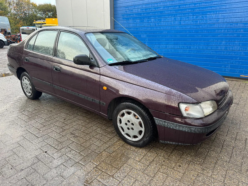 Toyota Carina E **2.0 PETROL-ESSENCE** - Berlina: foto 1 Toyota Carina E **2.0 PETROL-ESSENCE** - Berlina: foto 1