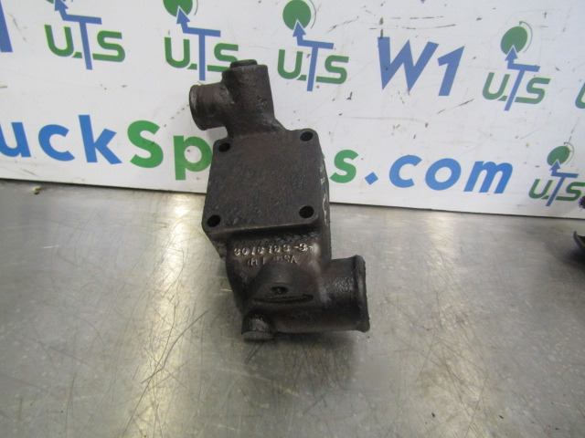 CUMMINS M11 THERMOSTAT HOUSING P/NO 3076793-3 - Motore e ricambi per Camion: foto 1 CUMMINS M11 THERMOSTAT HOUSING P/NO 3076793-3 - Motore e ricambi per Camion: foto 1