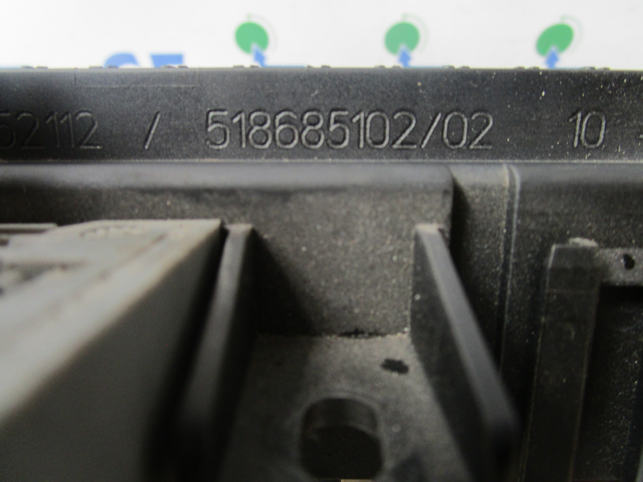 DAF CF 65 FUSEBOARD P/NO 518685102/02 - Sistema elettrico per Camion: foto 2 DAF CF 65 FUSEBOARD P/NO 518685102/02 - Sistema elettrico per Camion: foto 2