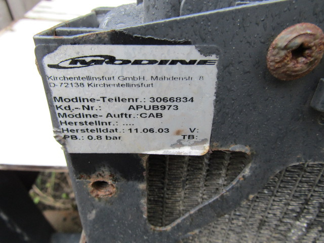 DAF LF 45/55 220/180 RADIATOR P/NO 3066834 - Radiatore per Camion: foto 2 DAF LF 45/55 220/180 RADIATOR P/NO 3066834 - Radiatore per Camion: foto 2