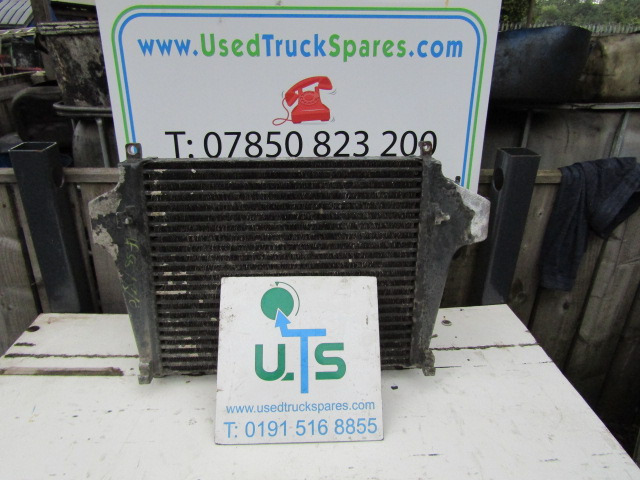 DAF LF 55 INTERCOOLER P/NO 1659127 - Radiatore per Camion: foto 2 DAF LF 55 INTERCOOLER P/NO 1659127 - Radiatore per Camion: foto 2