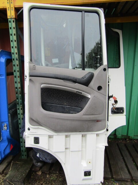 DAF XF 105 NEARSIDE (PASSENGER) COMPLETE DOOR - Cabina e interni per Camion: foto 4 DAF XF 105 NEARSIDE (PASSENGER) COMPLETE DOOR - Cabina e interni per Camion: foto 4