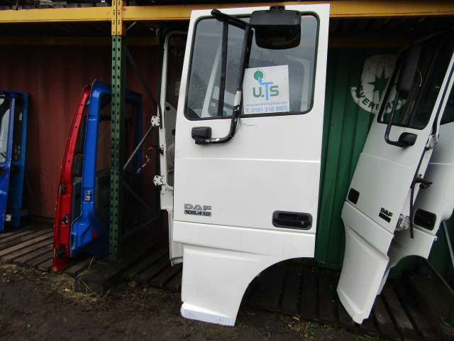 DAF XF 105 NEARSIDE (PASSENGER) COMPLETE DOOR - Cabina e interni per Camion: foto 1 DAF XF 105 NEARSIDE (PASSENGER) COMPLETE DOOR - Cabina e interni per Camion: foto 1