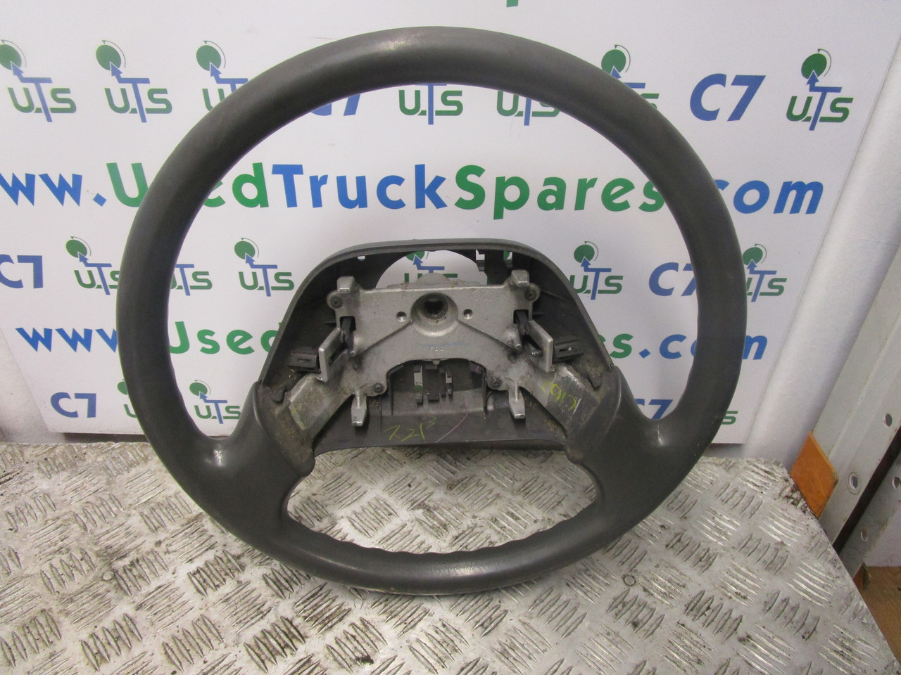 ISUZU N75 4HK1 STEERING WHEEL - Sterzo per Camion: foto 1 ISUZU N75 4HK1 STEERING WHEEL - Sterzo per Camion: foto 1
