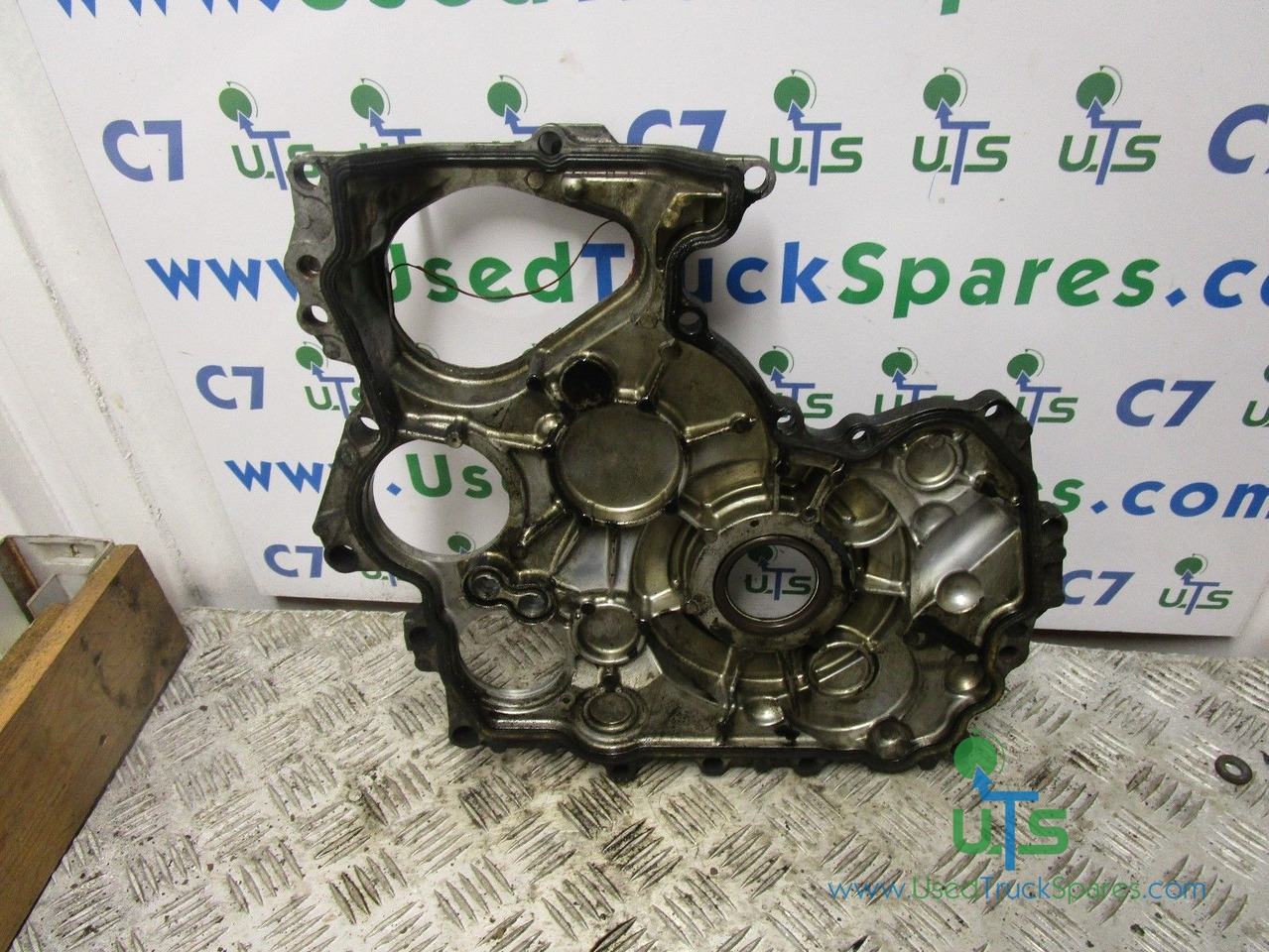 ISUZU NKR (4JJ1) OUTER TIMING COVER - Motore e ricambi per Camion: foto 1 ISUZU NKR (4JJ1) OUTER TIMING COVER - Motore e ricambi per Camion: foto 1