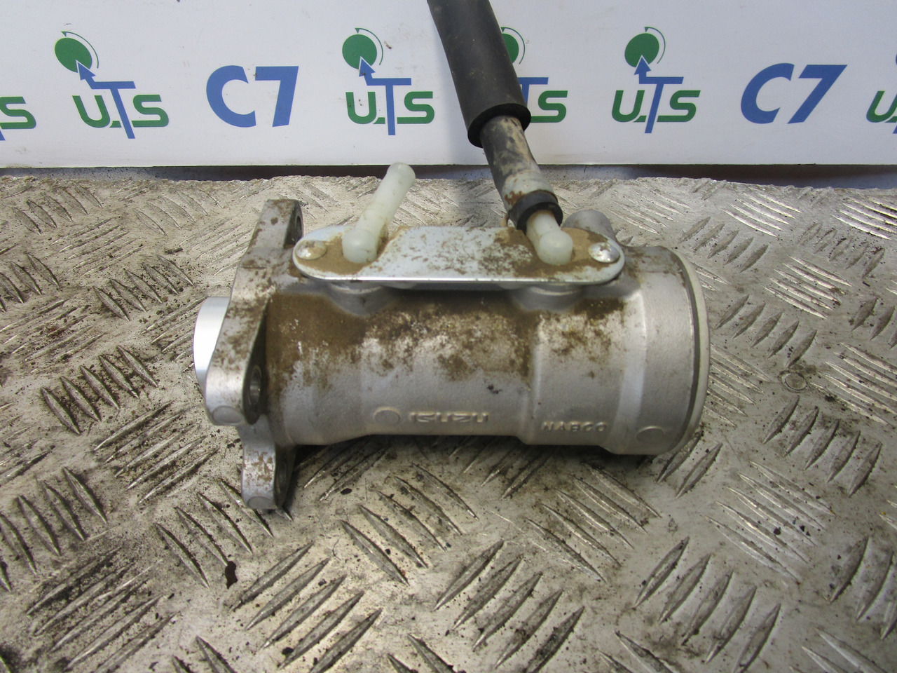 ISUZU NQR BRAKE MASTER CYLINDER - Ricambi freni per Camion: foto 1 ISUZU NQR BRAKE MASTER CYLINDER - Ricambi freni per Camion: foto 1
