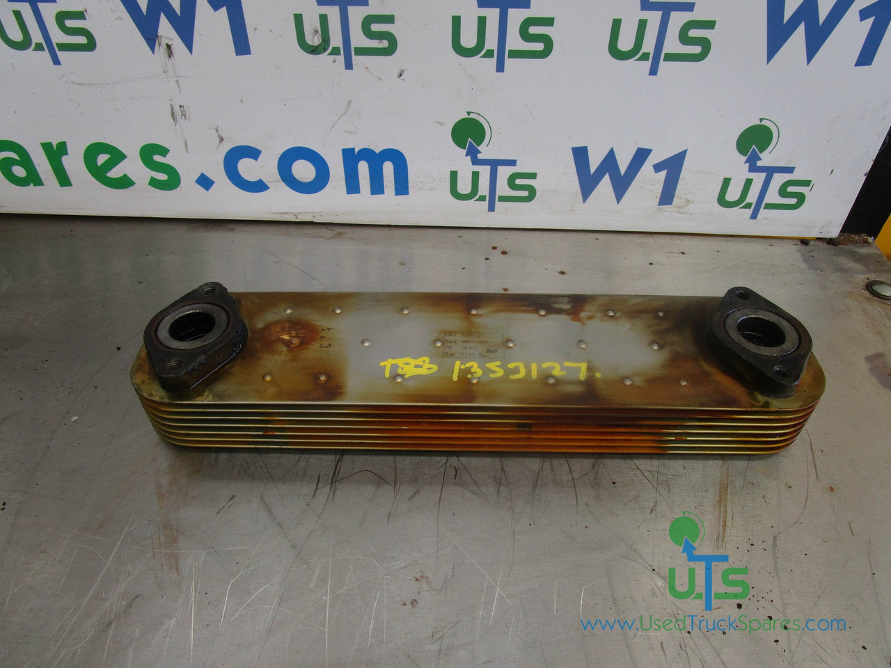 IVECO CURSOR 8 OIL COOLER P/NO 1353127 - Motore e ricambi per Camion: foto 1 IVECO CURSOR 8 OIL COOLER P/NO 1353127 - Motore e ricambi per Camion: foto 1