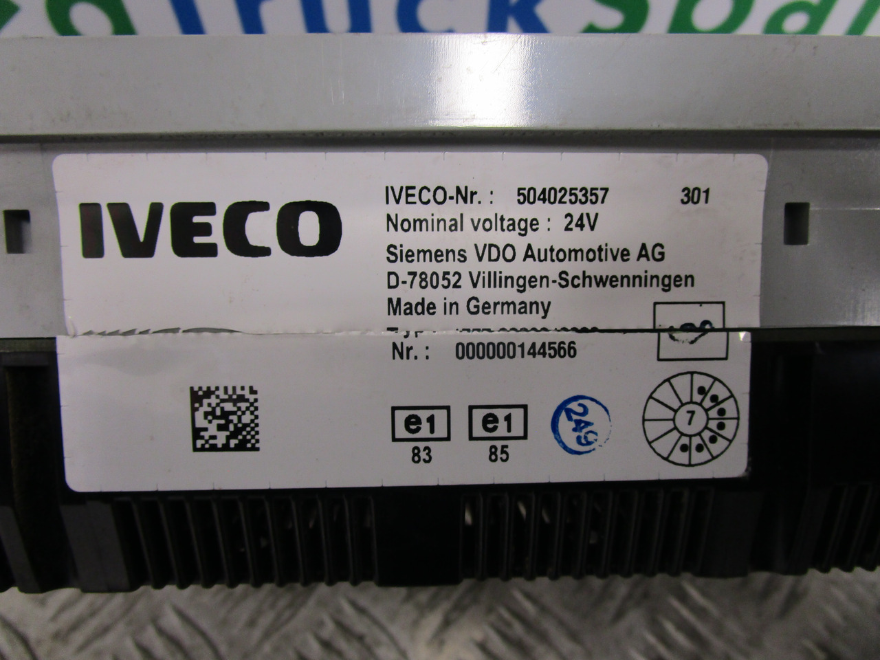 IVECO TECTOR CLOCK CLUSTER P/NO 504025357 - Sistema elettrico per Camion: foto 2 IVECO TECTOR CLOCK CLUSTER P/NO 504025357 - Sistema elettrico per Camion: foto 2