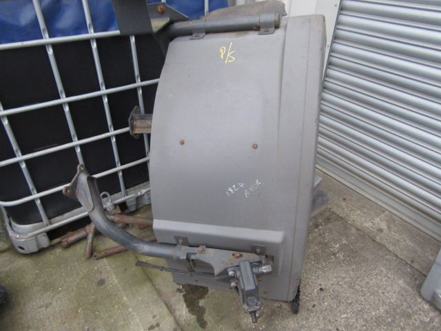 MERCEDES AXOR REAR CAB MUDGUARD & STAYS PASSENGER SIDE COMPLETE - Carrozzeria ed esterni per Camion: foto 2 MERCEDES AXOR REAR CAB MUDGUARD & STAYS PASSENGER SIDE COMPLETE - Carrozzeria ed esterni per Camion: foto 2