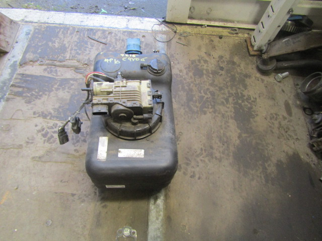 MITSUBISHI FUSO 7C15 AD BLUE TANK COMPLETE P/NO ML212662 - Serbatoio carburante per Camion: foto 2 MITSUBISHI FUSO 7C15 AD BLUE TANK COMPLETE P/NO ML212662 - Serbatoio carburante per Camion: foto 2